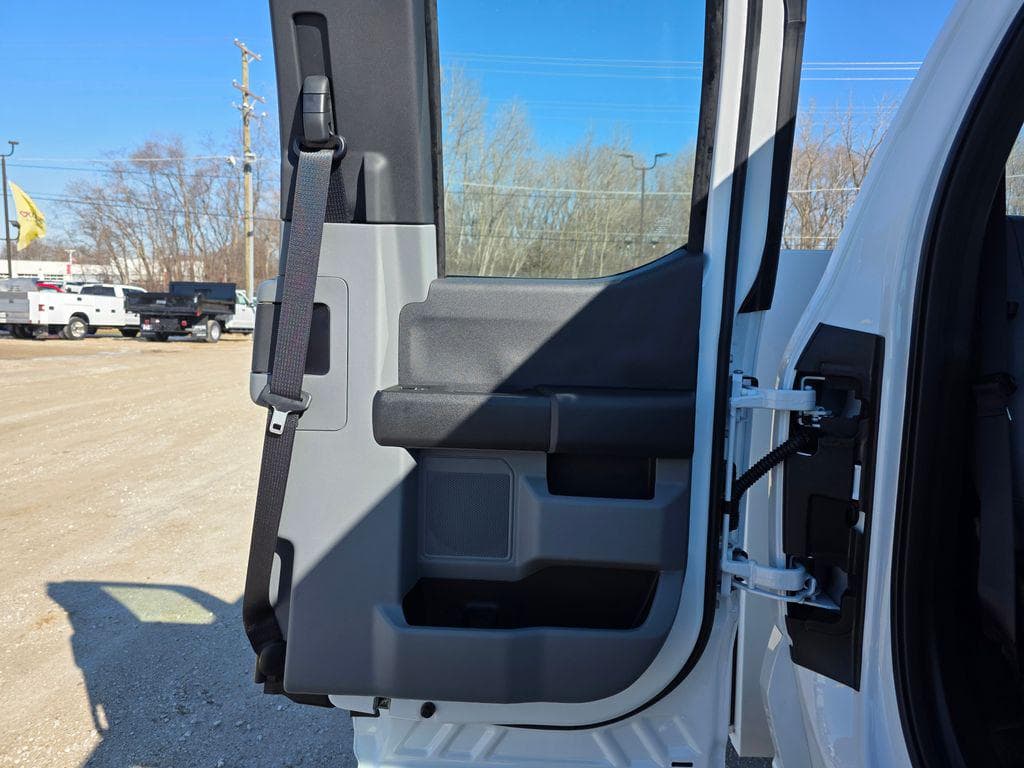 2026 Ford F-550SD XL Service Utility Body image 32