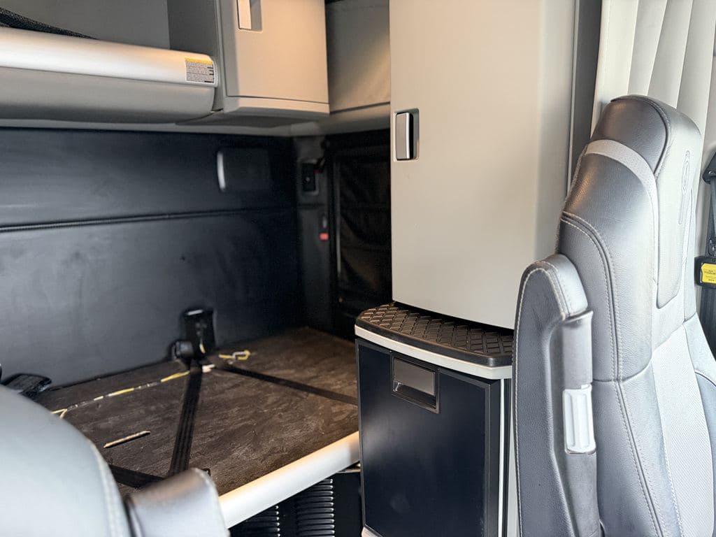 Used 2024 KENWORTH T880 image 26