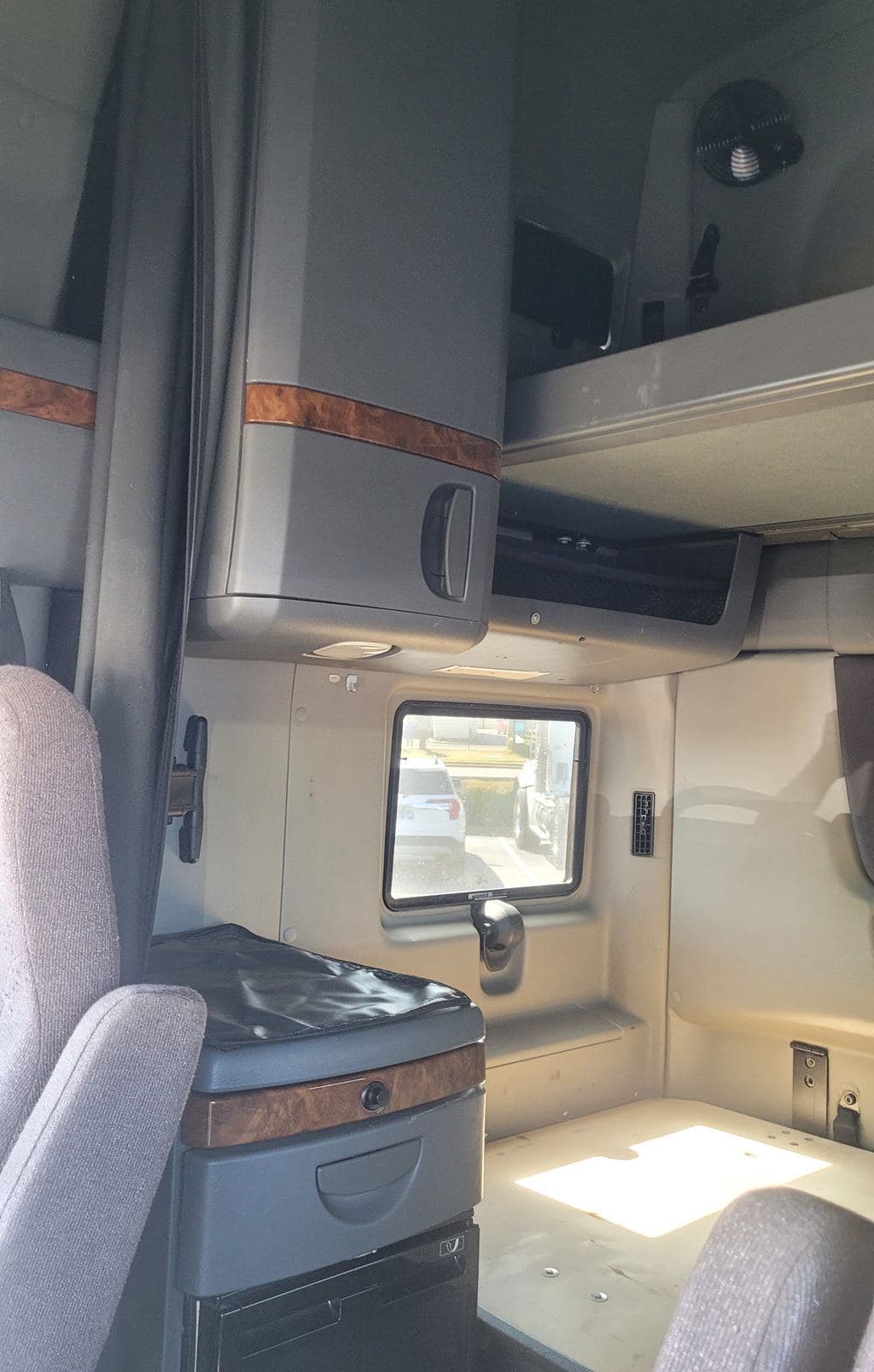 Used 2021 INTERNATIONAL LT625 image 19
