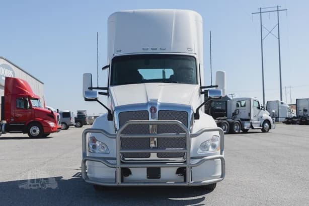 2021 Kenworth T680 image 3