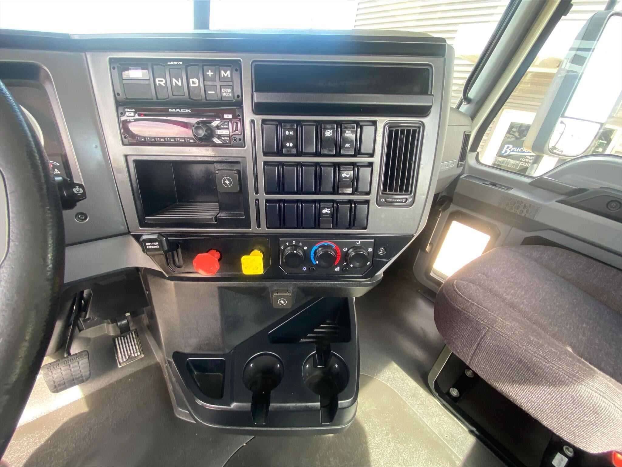 Used 2021 MACK ANTHEM Conventional - Day Cab in Oklahoma City, OK image 18