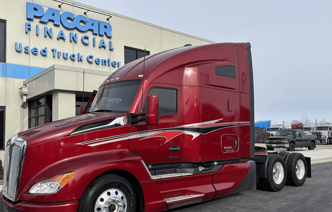 2023 Kenworth T680 image 1