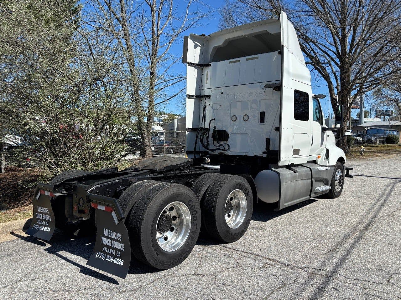 2018 International LT625 image 10