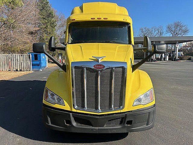 2023 Peterbilt 579 image 2