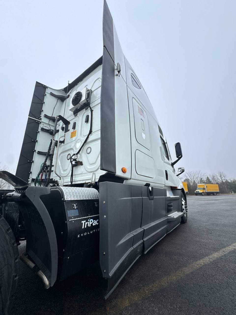 2022 Freightliner Cascadia 126 image 7