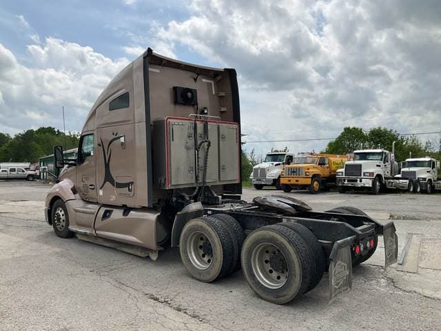 2021 Kenworth T680 image 2