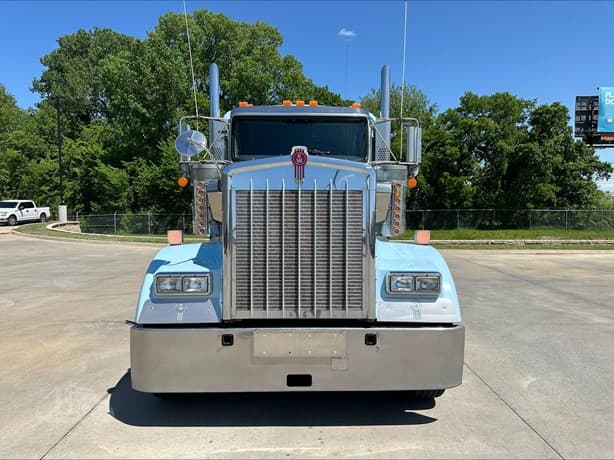 2021 Kenworth W9 Series image 2