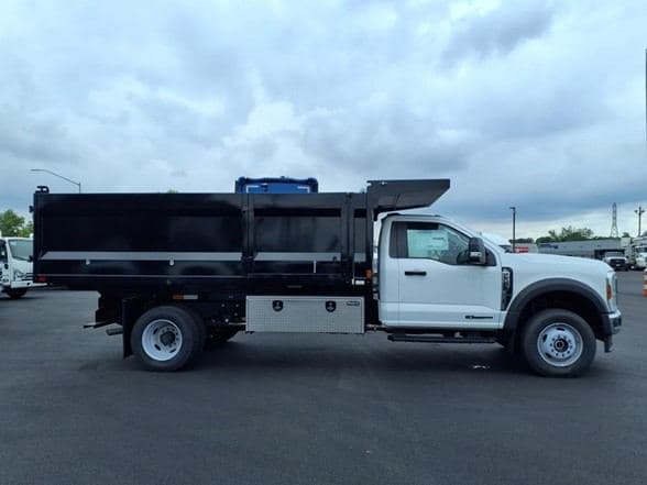 2025 Ford F600 image 3