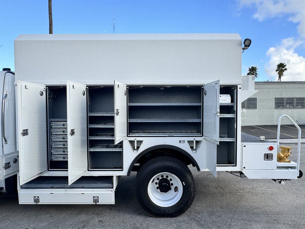 2014 Freightliner M2 106 image 22