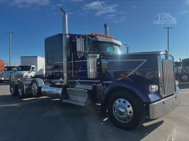 2021 Kenworth W9 Series image 2