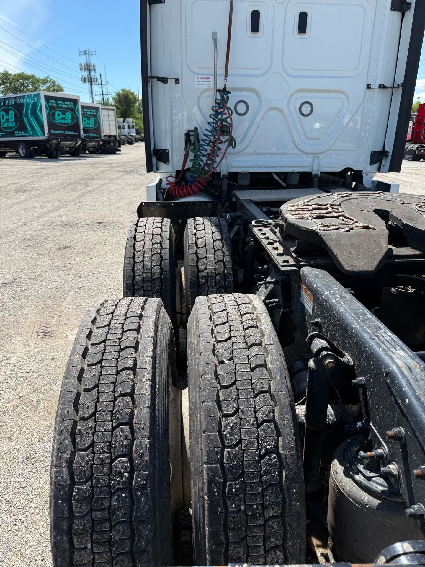 2023 Freightliner - Cummins Engine - 438k - 15k Hours! image 6