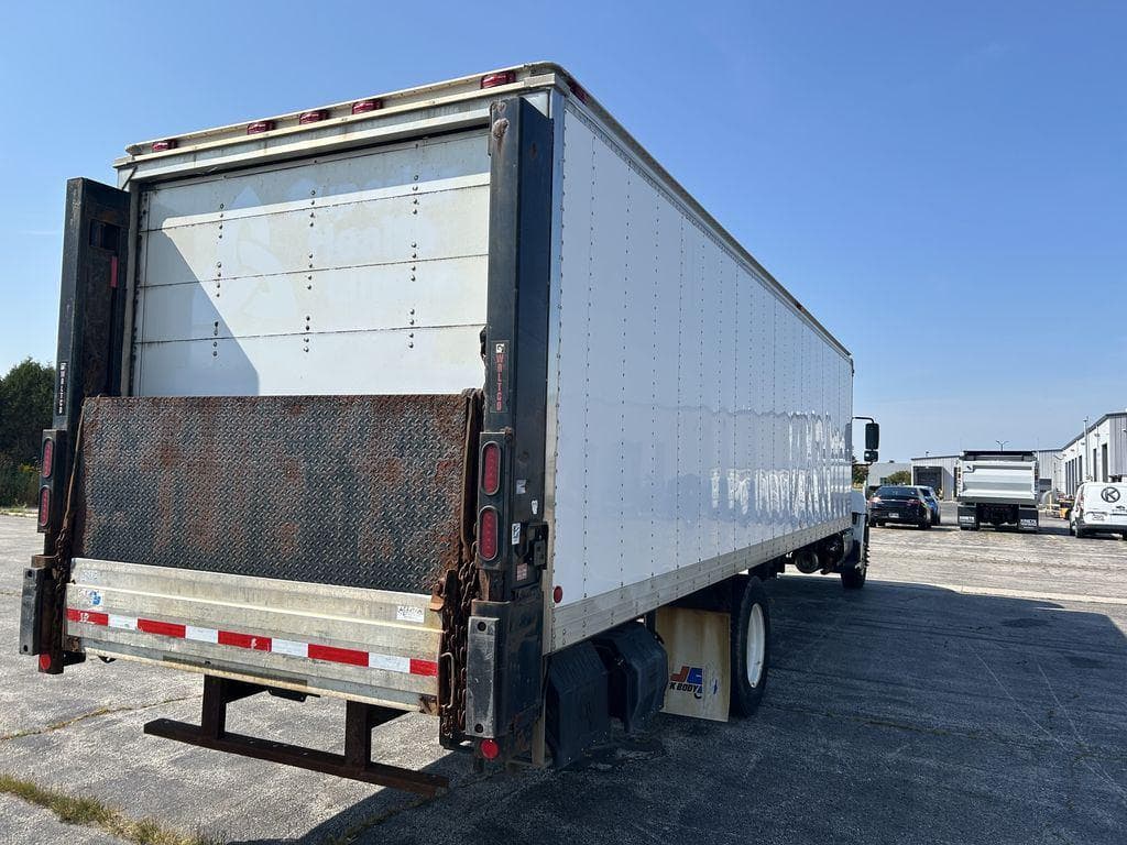 2018 Hino 338 image 5