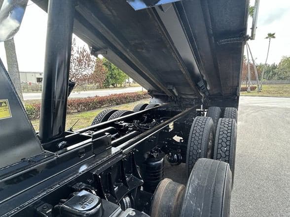 2023 Kenworth T880 image 10