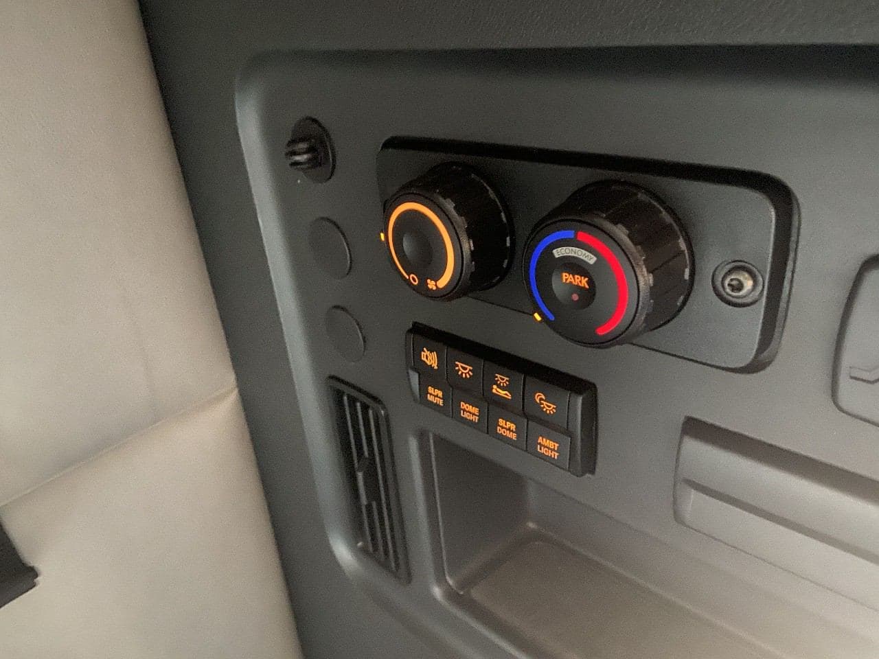 2020 Freightliner Cascadia image 20