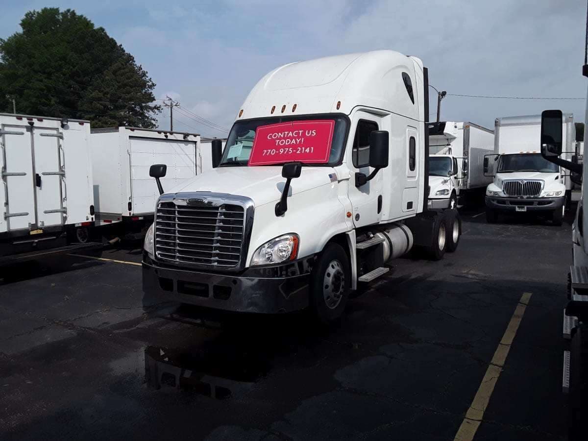 Used 2019 FREIGHTLINER Conventional - Sleeper Truck - CASCADIA 125 image 1