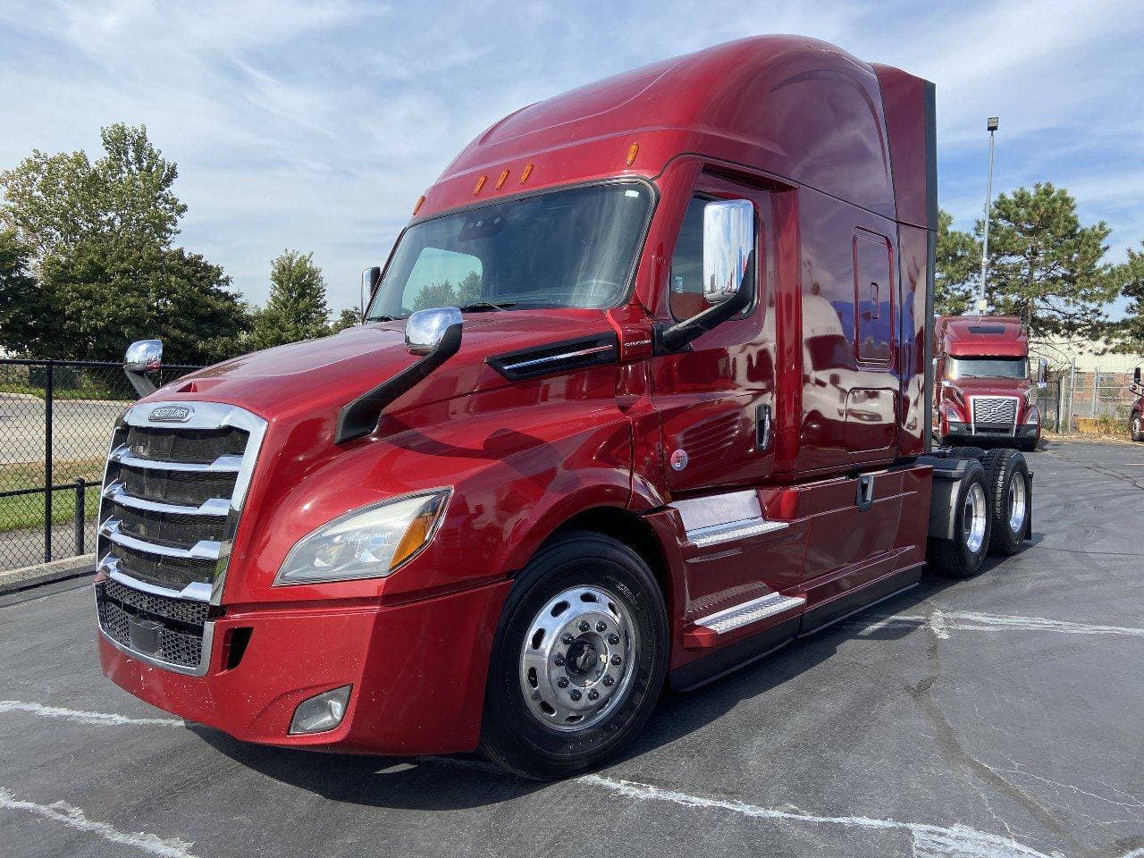 2021 FREIGHTLINER Cascadia CA126 Tandem Axle Sleeper image 1