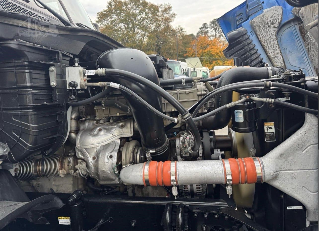 2017 Freightliner Cascadia 125 image 13