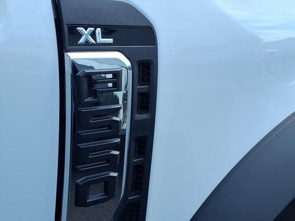 2025 Ford F550 image 13