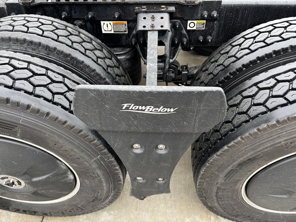 Used 2023 PETERBILT 579 image 4