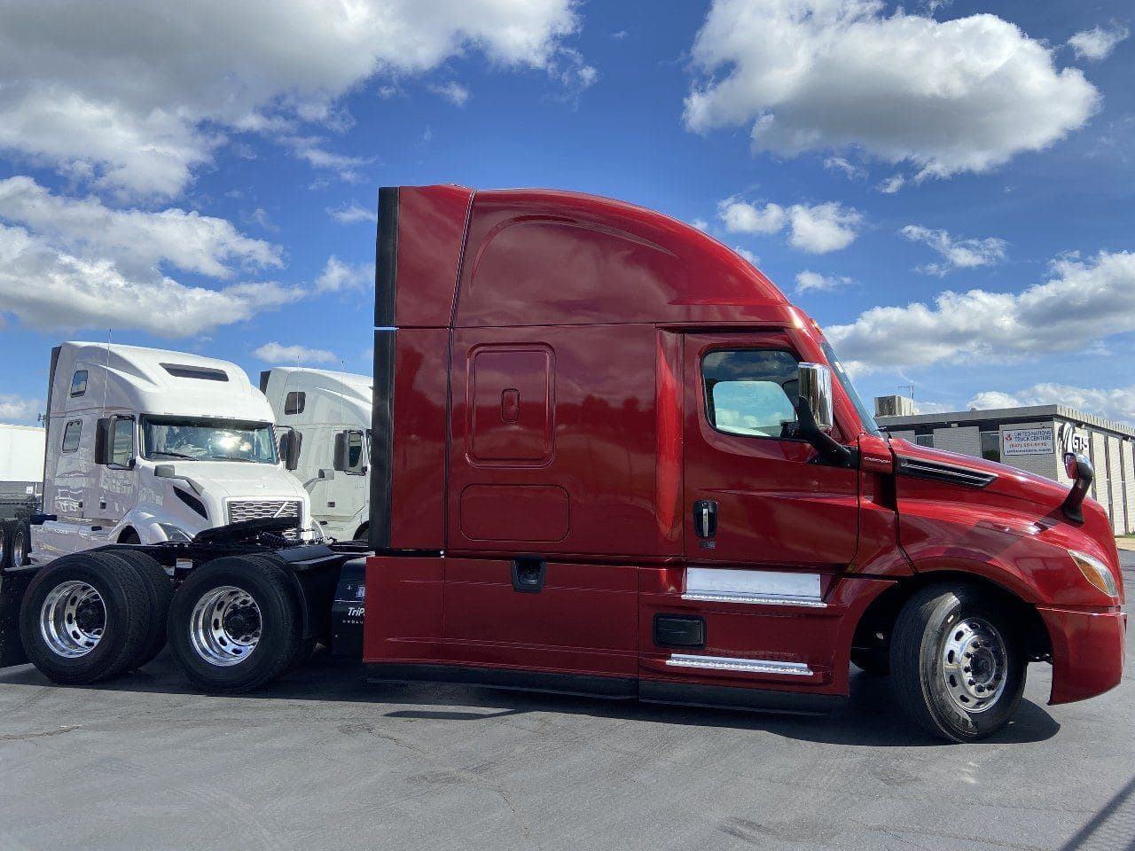 2020 FREIGHTLINER Cascadia CA126 Tandem Axle Sleeper image 3