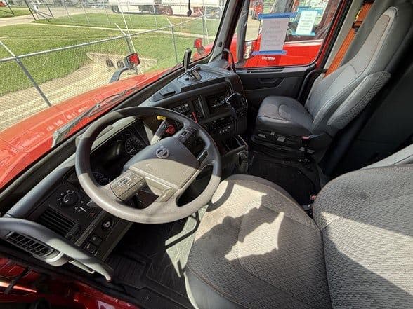 2023 Volvo VNL64T760 image 7