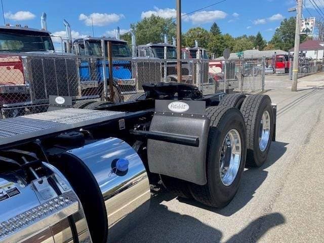 2026 Peterbilt 589 image 7