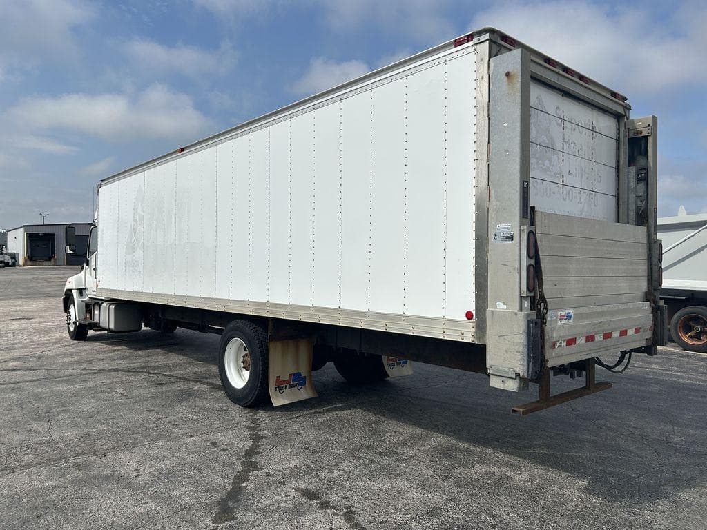 2019 Hino 338 image 3