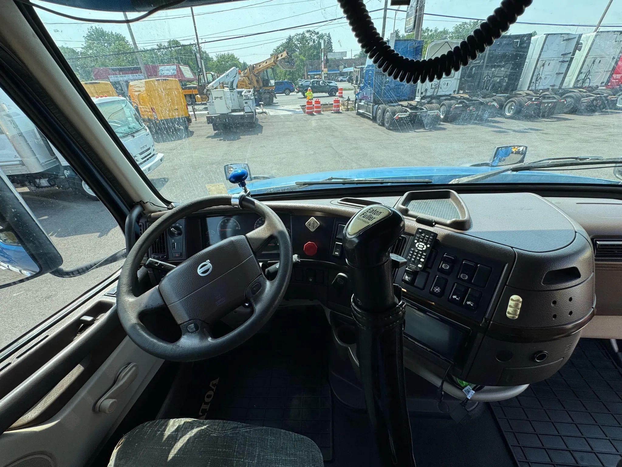 2012 Volvo VNL image 77