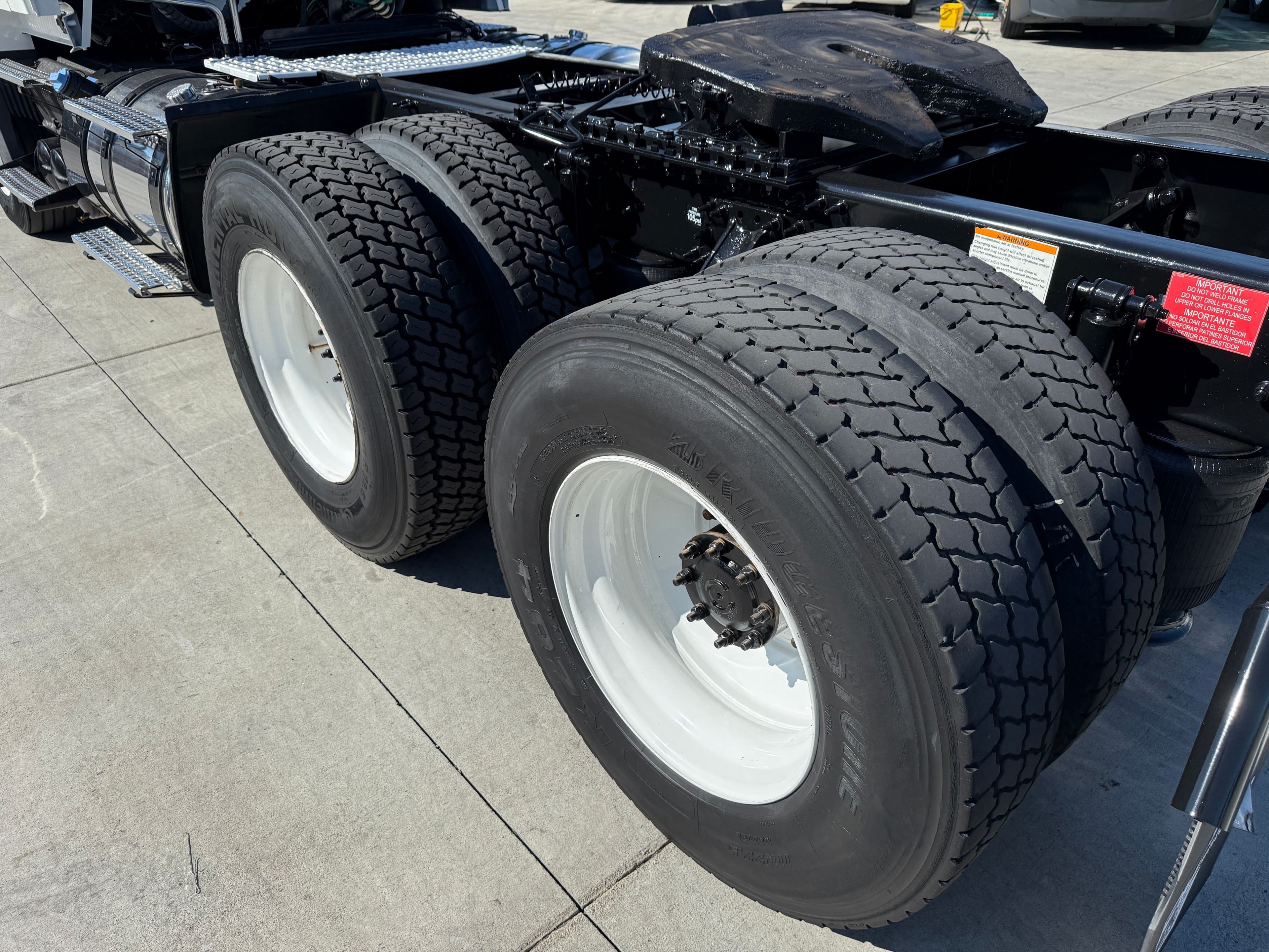 2019 Volvo VNL64T300 image 11