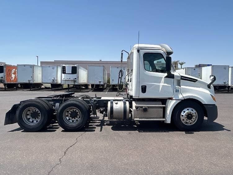 2019 Freightliner Cascadia 126 Day Cab Truck - 455HP, 12 Speed Automatic image 8