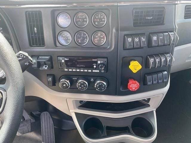 2026 Peterbilt 589 image 9