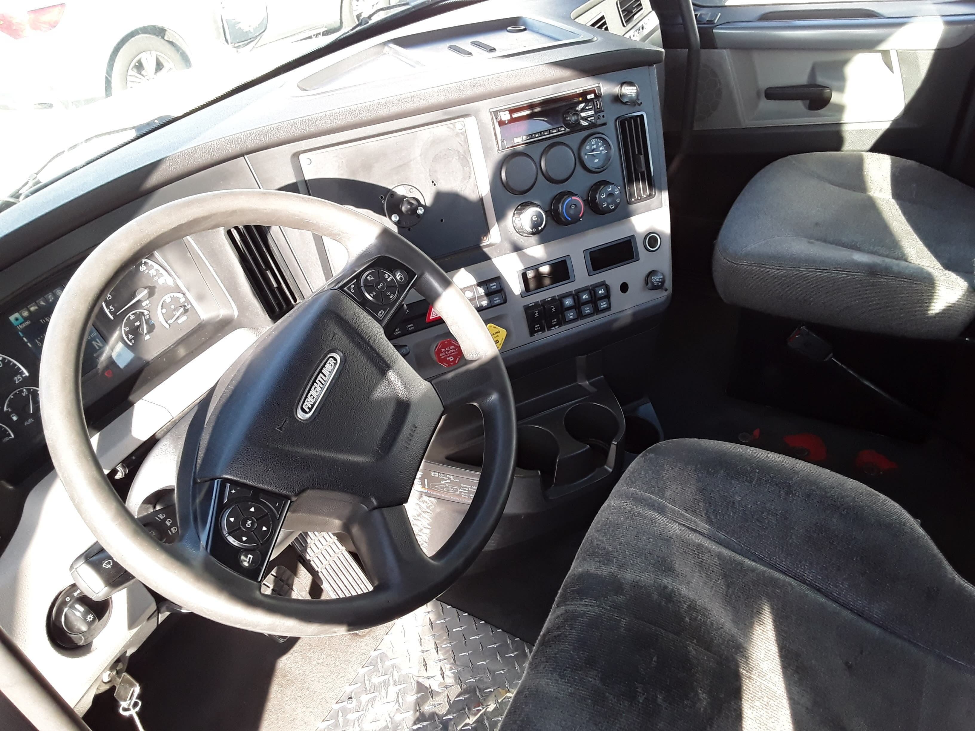 Used 2020 FREIGHTLINER Conventional - Day Cab - CASCADIA 126  image 5