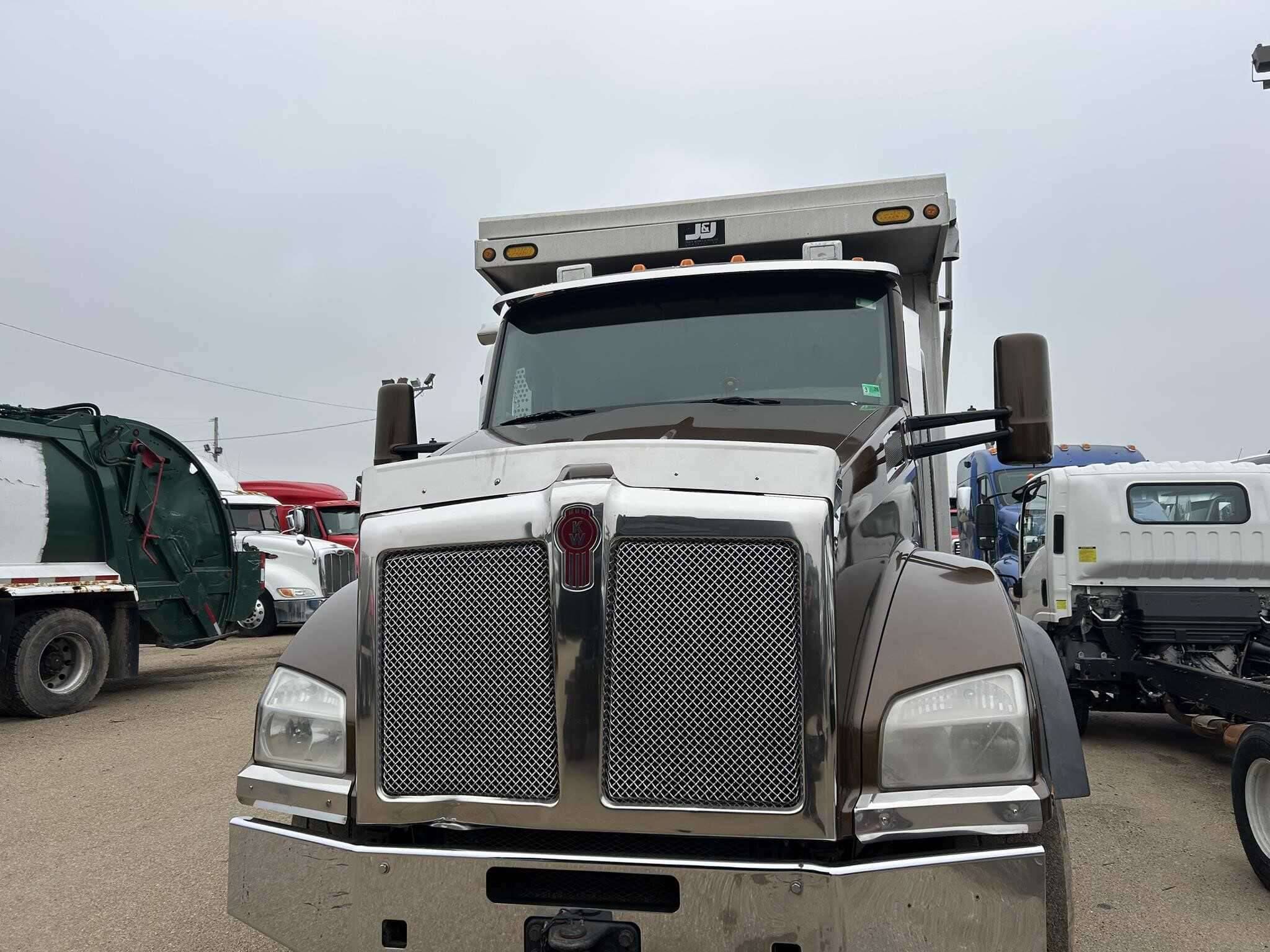 2016 Kenworth T880 image 15