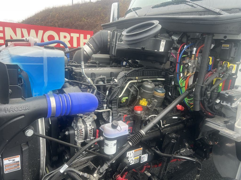 New 2026 KENWORTH T880 image 18