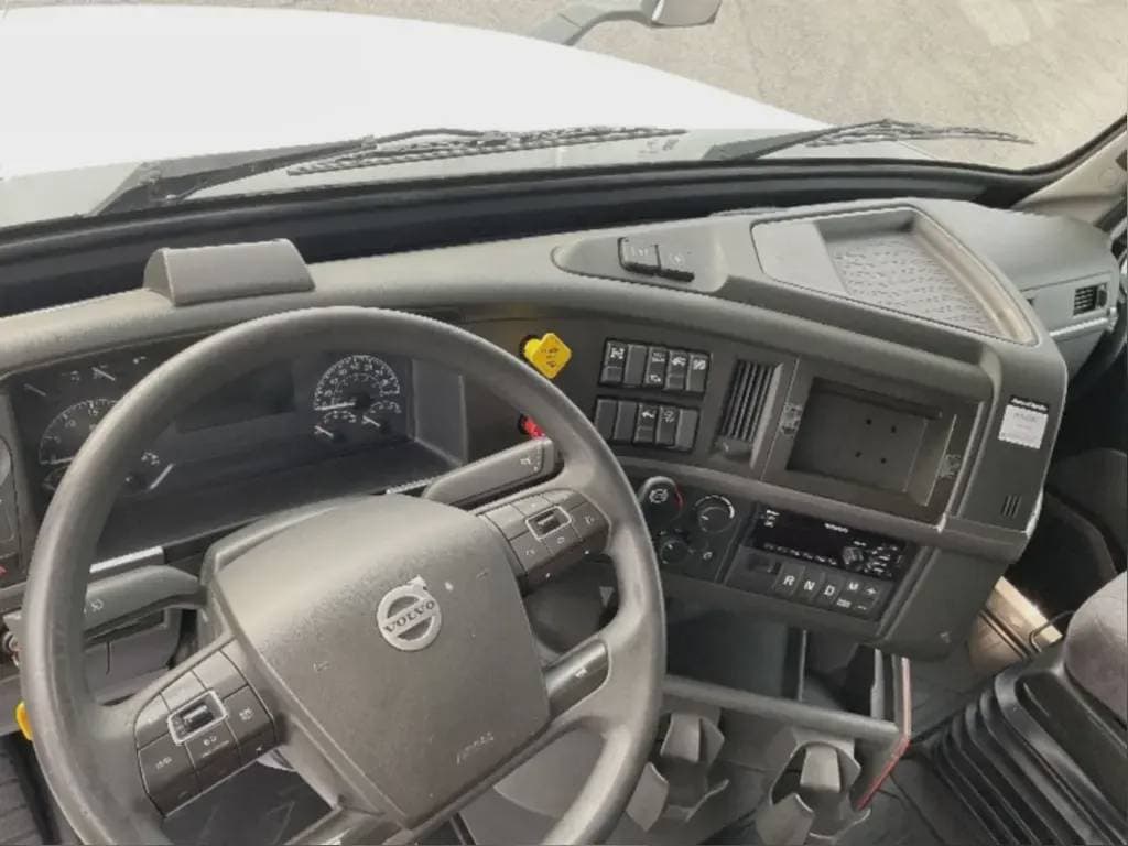 2022 Volvo VNL image 6
