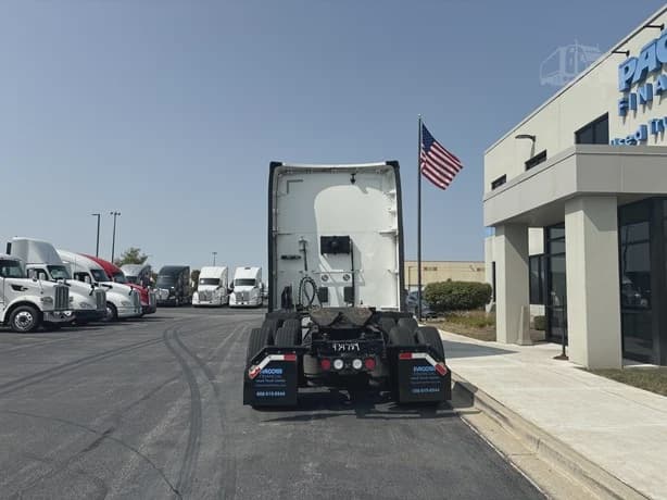 2021 Kenworth T680 image 4