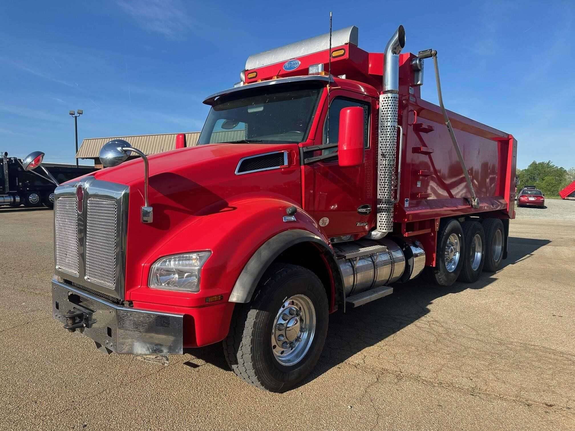 2023 Kenworth T880 image 2