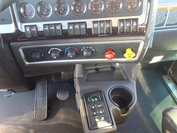 2026 Kenworth W900 image 18