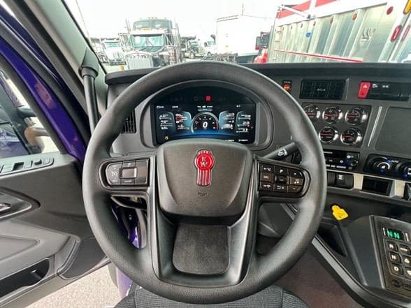 2025 Kenworth T880 image 17