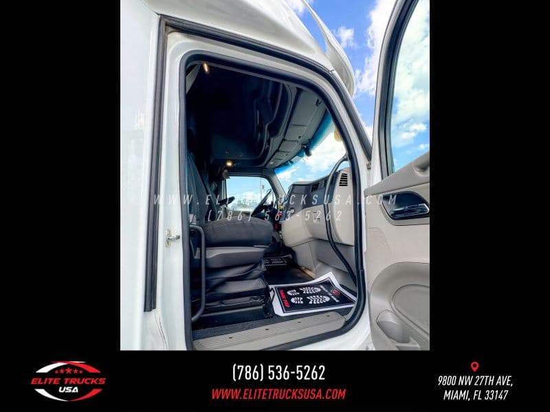 2019 Peterbilt 579 image 23