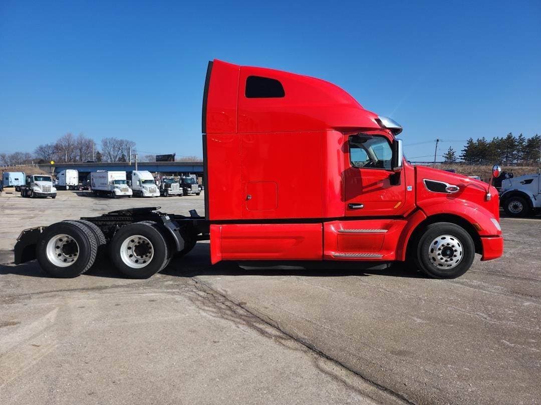 2021 Peterbilt 579 image 4