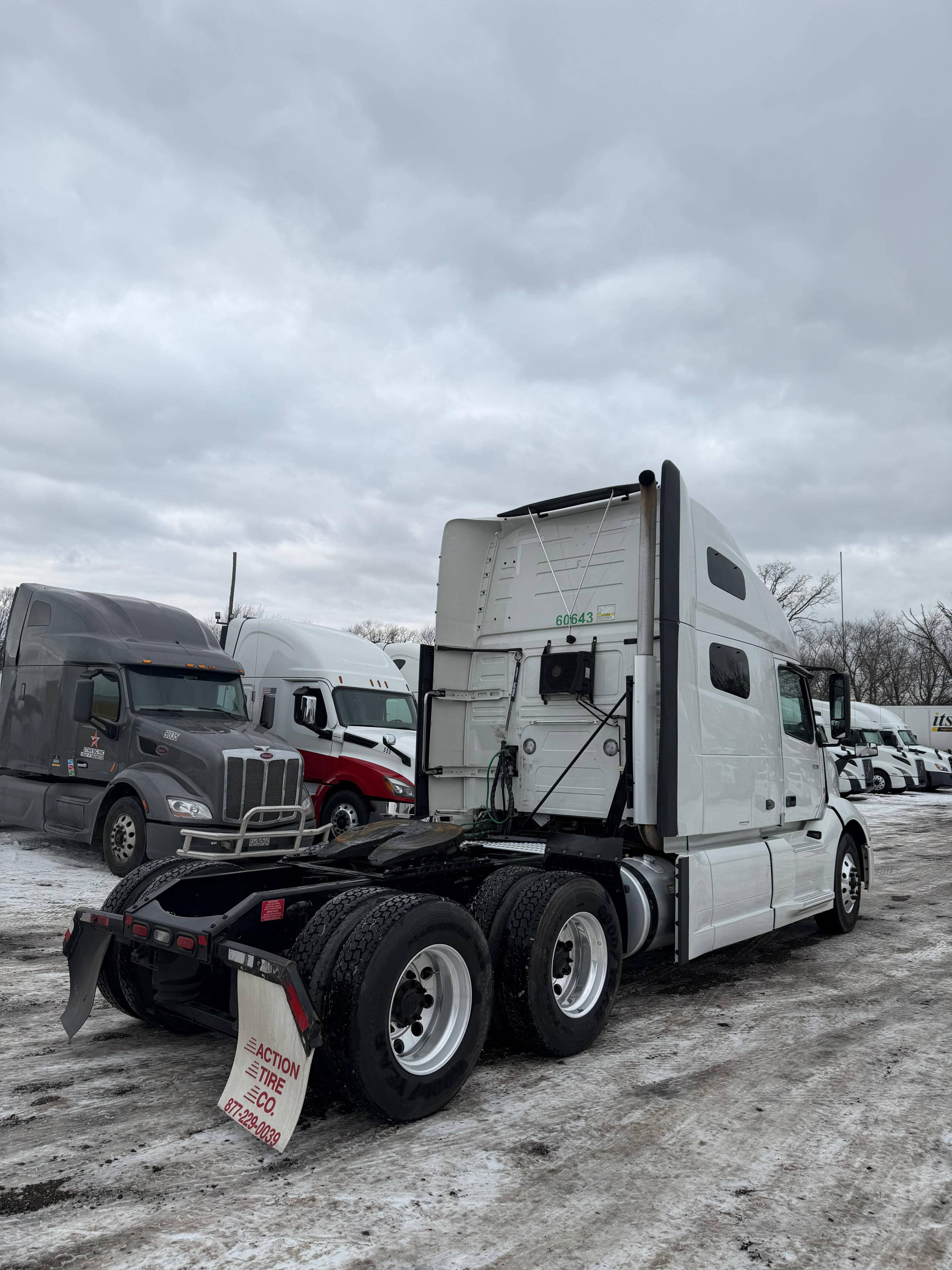 2022 Volvo VNL 760 image 4