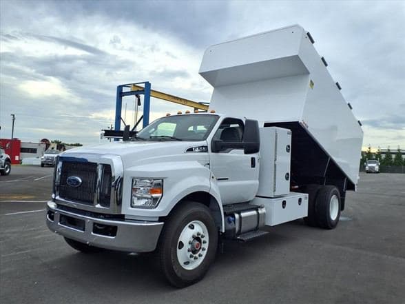 2027 Ford F750 SD image 2
