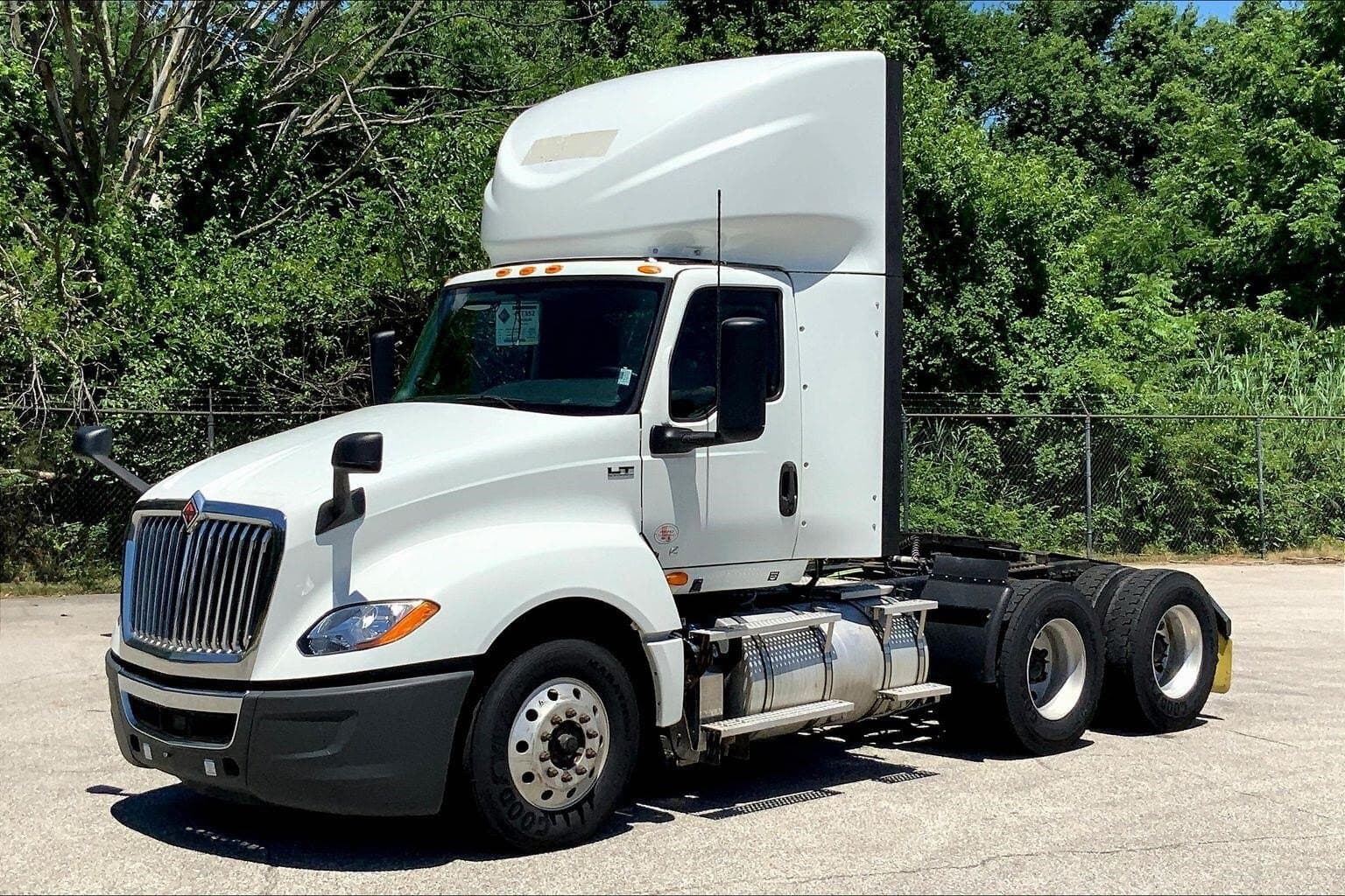 Used 2020 INTERNATIONAL Conventional - Day Cab - LT image 1