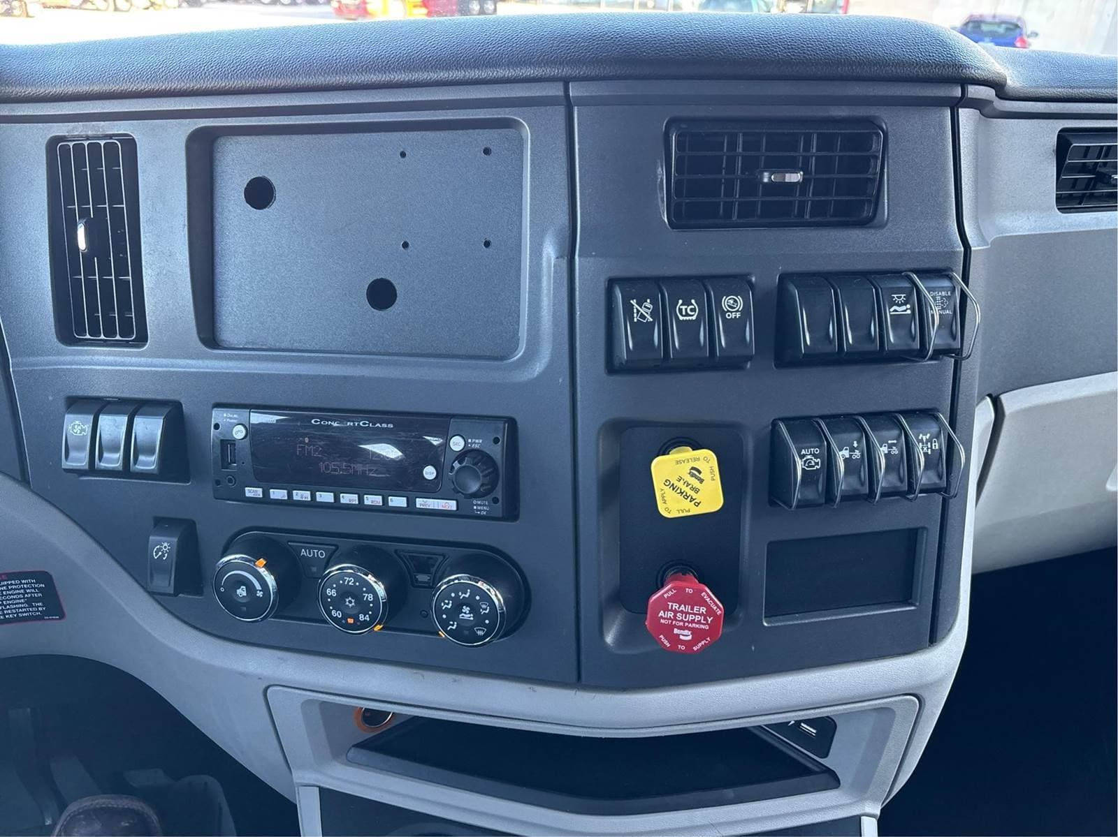 2024 Peterbilt 579 image 13