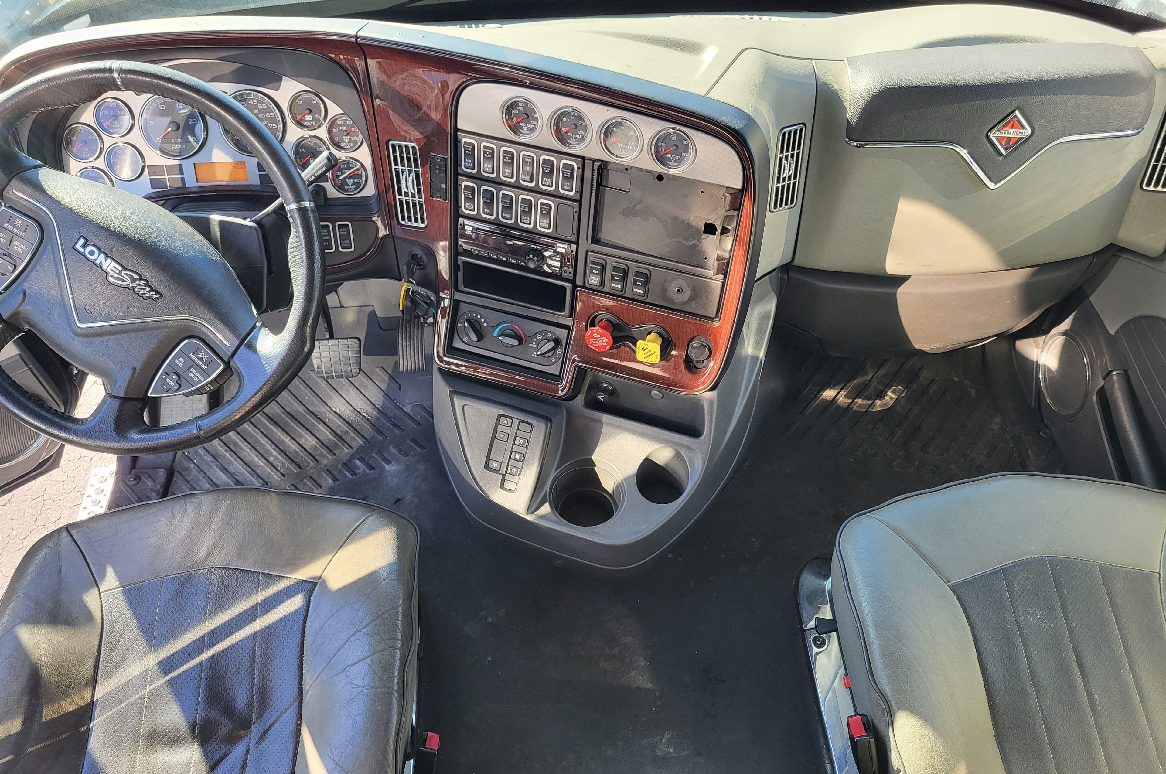 2017 International LF517 image 4