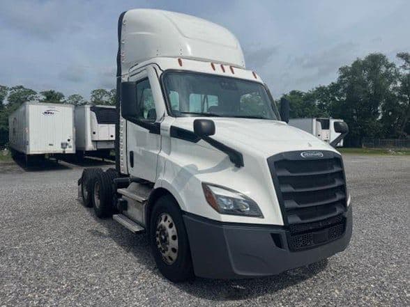 2021 Freightliner Cascadia 116 image 2