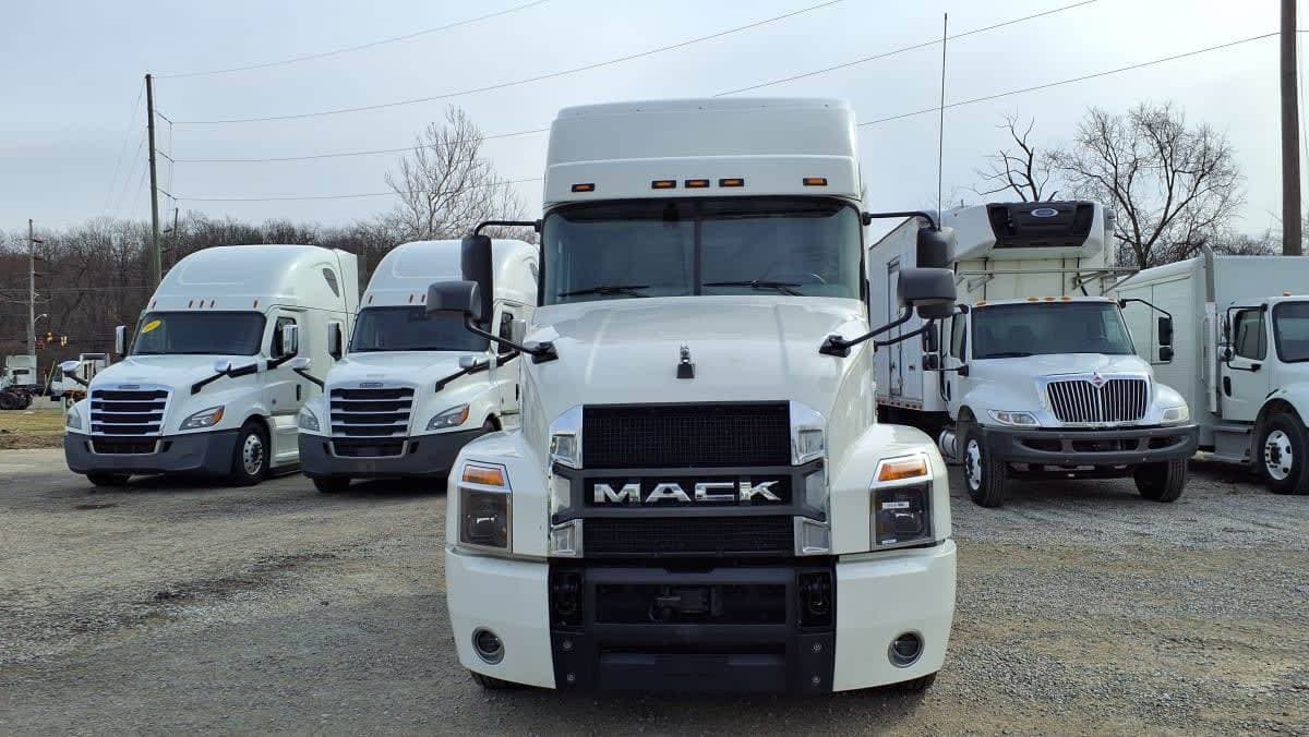 2020 Mack Anthem 64T Sleeper Semi Truck - 62" Mid Roof Sleeper, 445HP, 12 Speed Automatic image 2