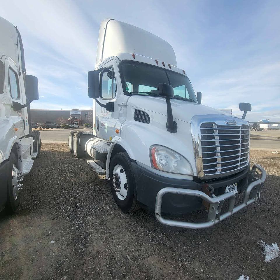 2016 Freightliner Cascadia image 1