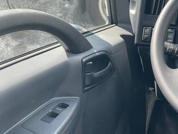 2025 Isuzu NRR image 8